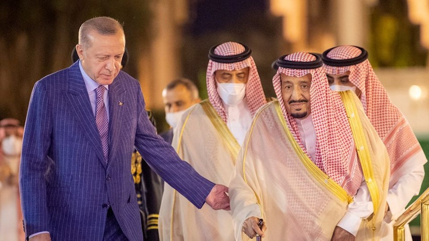 اردوغان؛ با ایران دست می‌دهد با عربستان گرم می‌گیرد!
